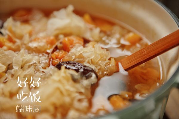 红枣木瓜银耳炖雪梨