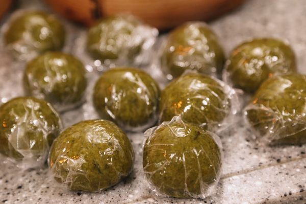 咸蛋黄肉松青团和红豆沙青团超级详细