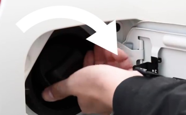 锋范油箱盖开关在哪?怎么开