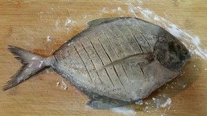 怎样煎鱼不掉皮