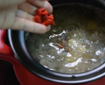 冰糖银耳莲子羹的制作步骤