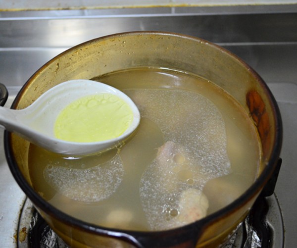 玉竹沙参鸭腿汤