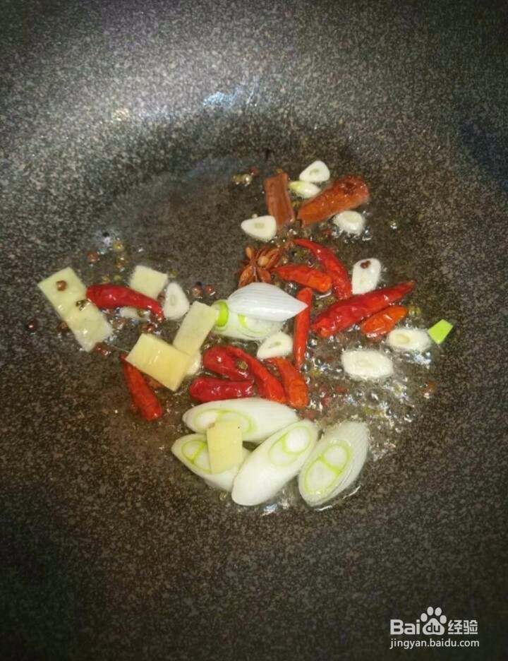 如何制作香辣啤酒鸡块?