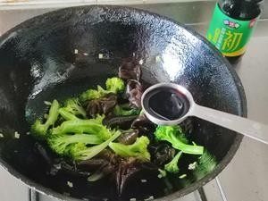 怎么做西兰花炒木耳