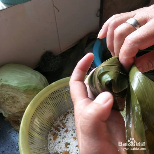 怎么包粽子,扎粽子详细分解步骤是怎样的