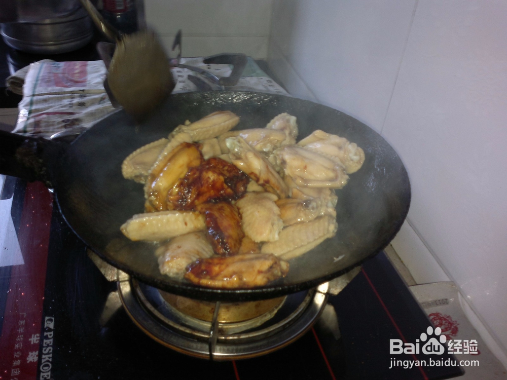 赤酱油亮的红烧鸡翅中的做法