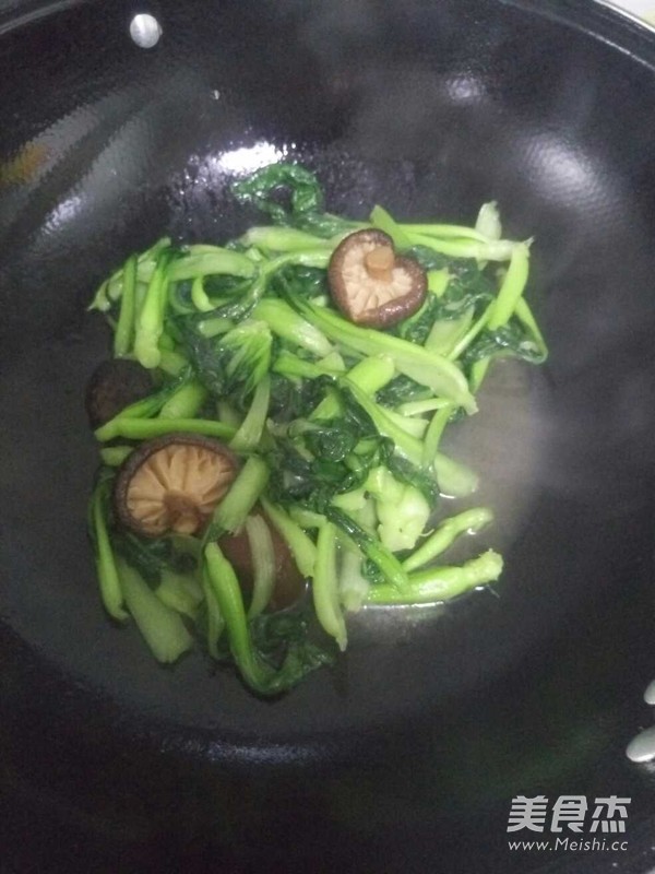 青菜炒香菇的做法