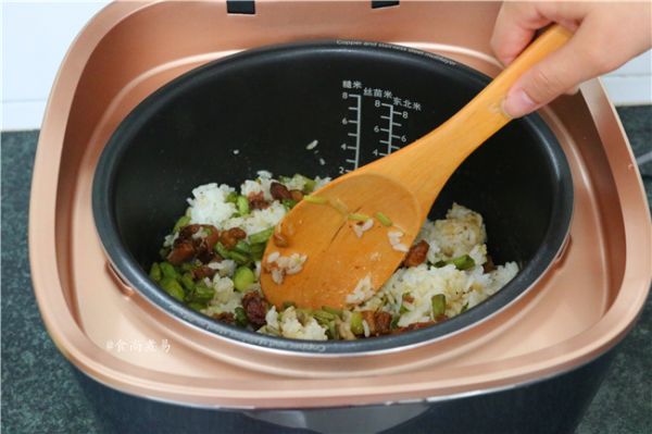 五花肉腊肠豇豆焖饭