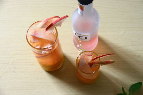 芒果水蜜桃白兰地鸡尾酒