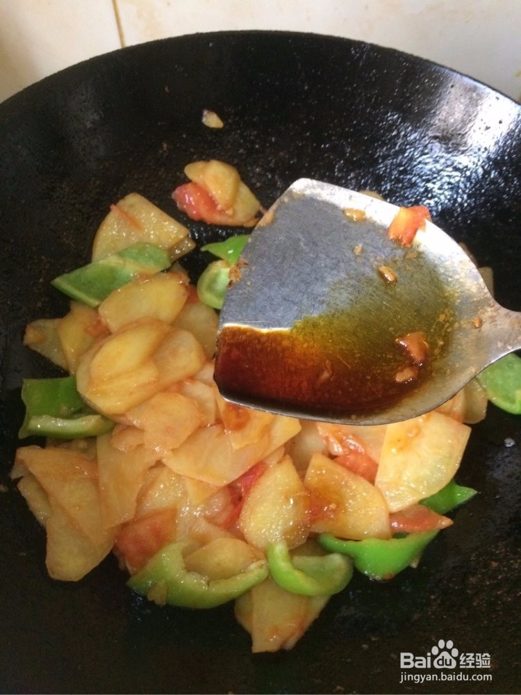 土豆炒番茄的做法