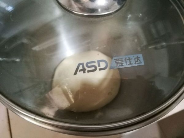 丑萌兔豆沙面包