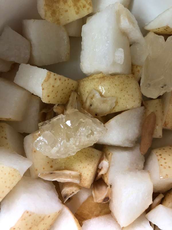 冰糖百合炖雪梨