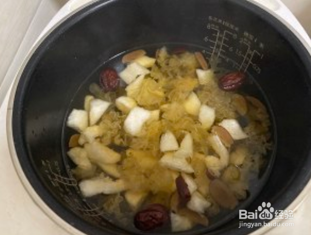 雪梨银耳红枣汤