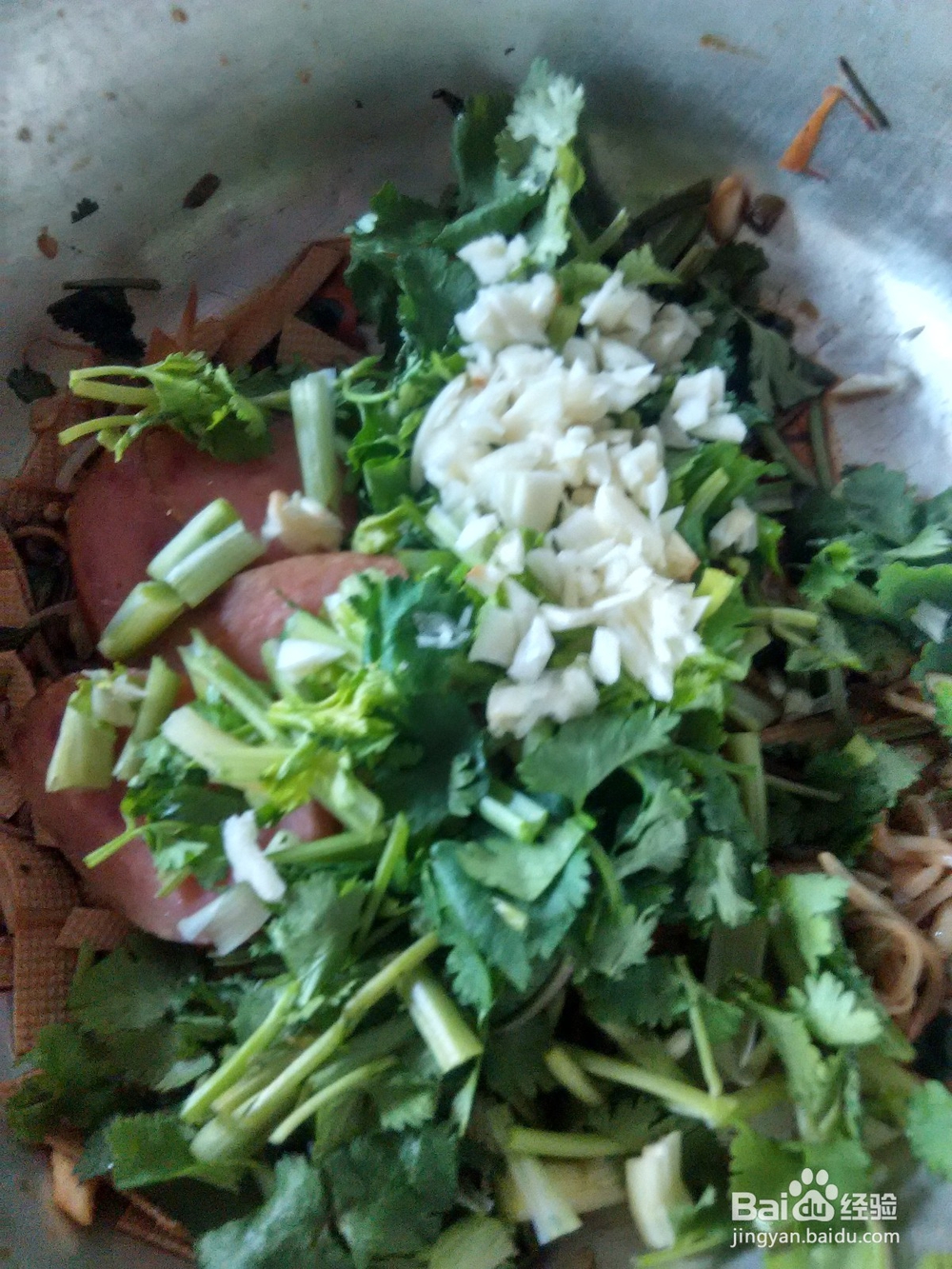 香肠香菜拌绿豆芽干豆腐