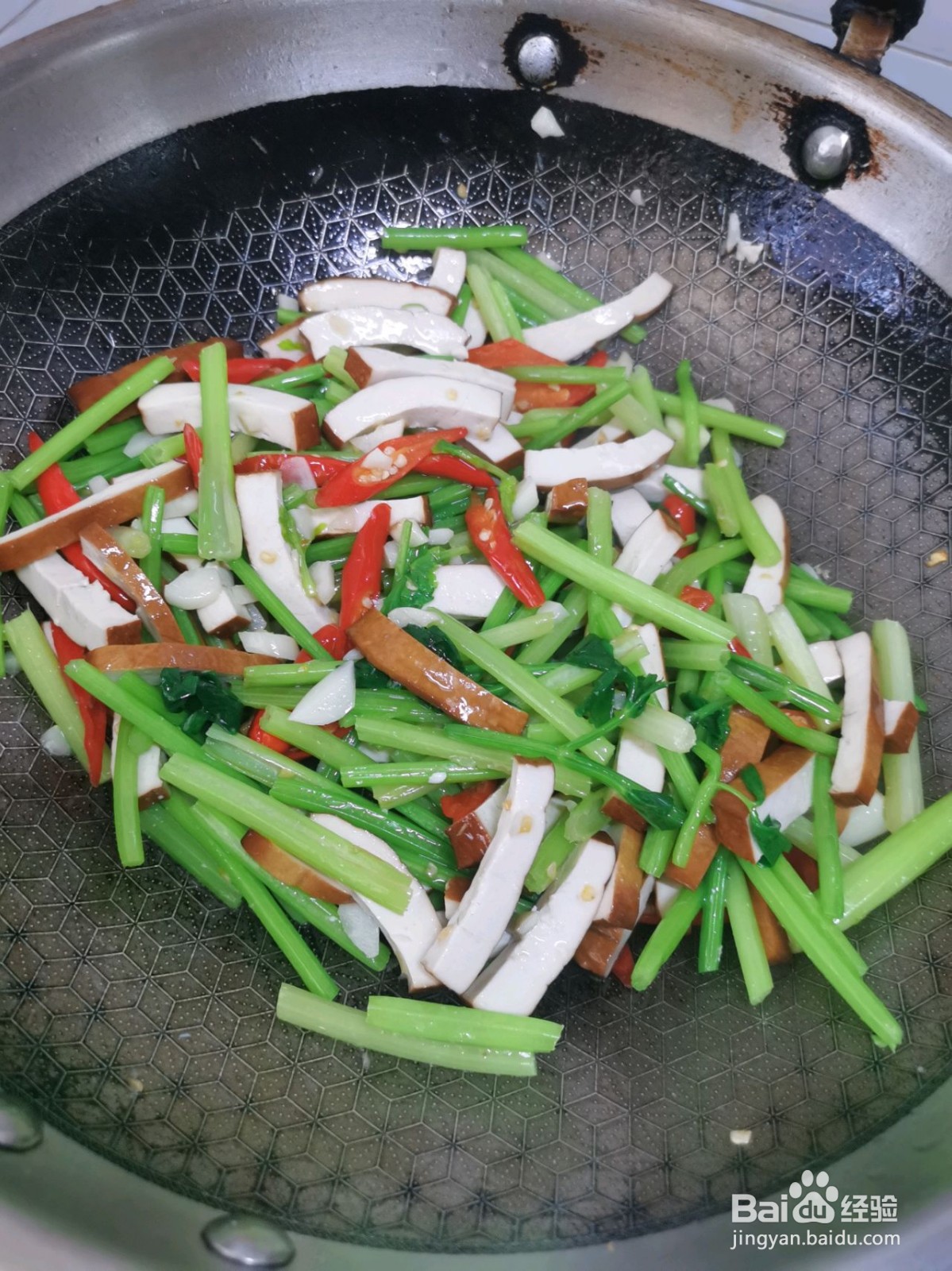 香芹炒腊香干的做法