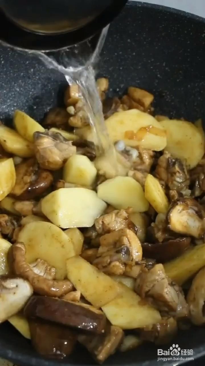 如何制作黄焖鸡