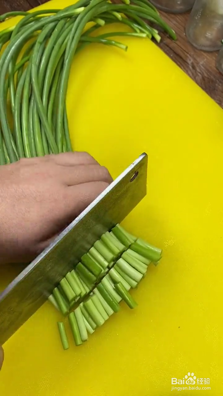如何做好吃下饭的蒜苔木耳炒鸡蛋