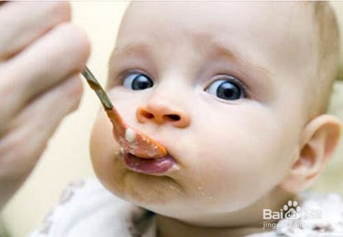 <b>宝宝什么时候添加辅食和注意事项</b>