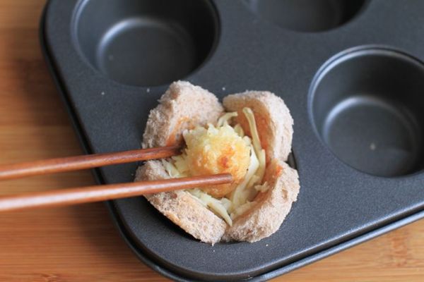 鱼子酱脆皮鹌鹑蛋吐司花杯