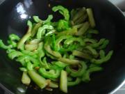 清热祛火—苦瓜炒茄子