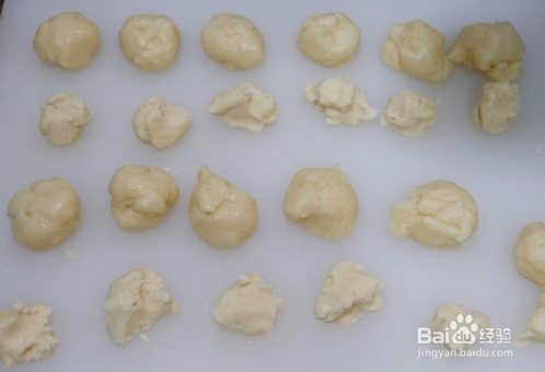 莲蓉蛋黄酥（不用醒面，不用揉出膜）怎么做？