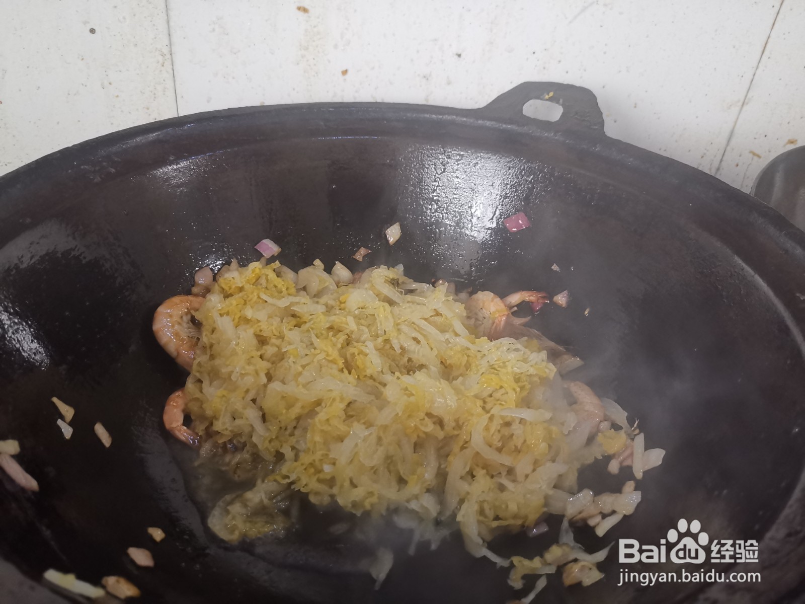 海虾炖酸菜的做法