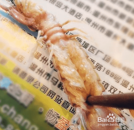 巧用筷子剥皮皮虾的壳