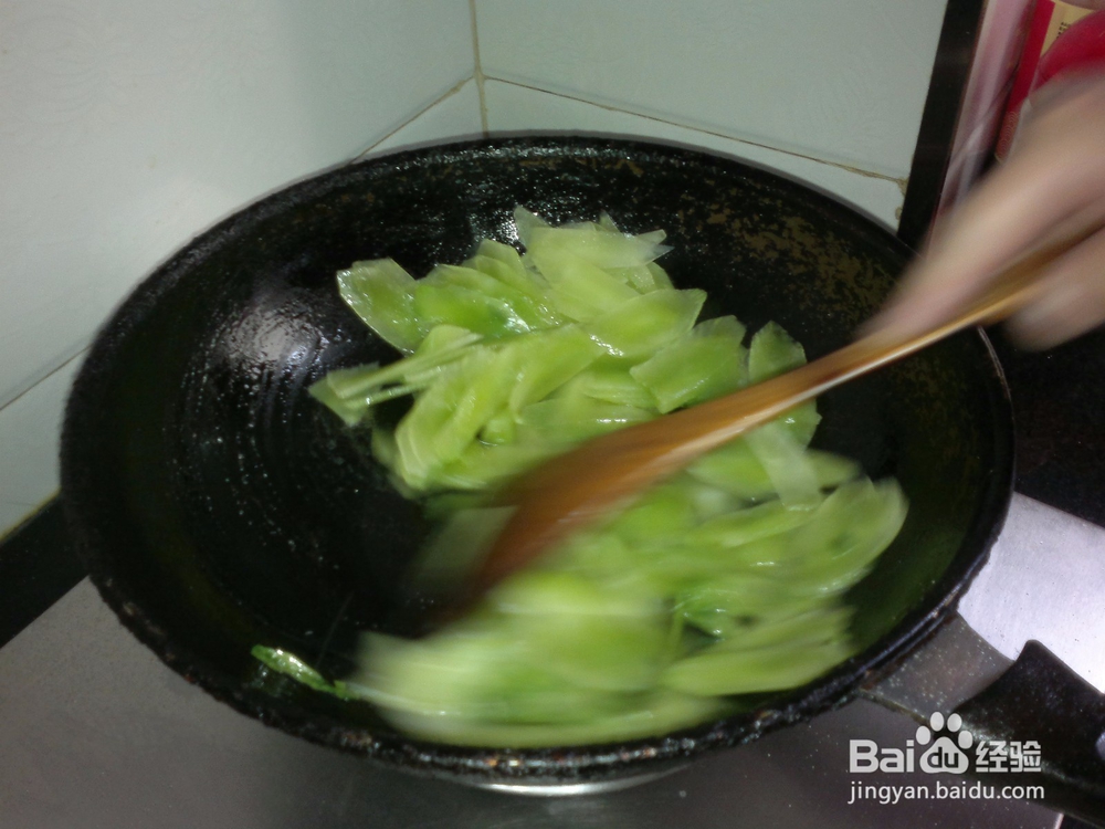 开春应季菜清炒莴笋片的做法