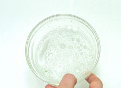 怎样可以把戒指清洗干净并且保持光亮呢！