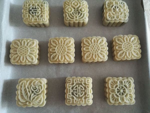 传统广式蛋黄月饼