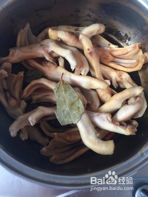 周黑鸭味的鸭爪家常做法