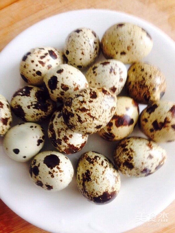 啤酒卤猪皮鹌鹑蛋
