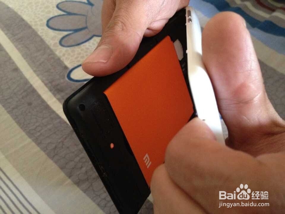 红米note的后盖如何打开