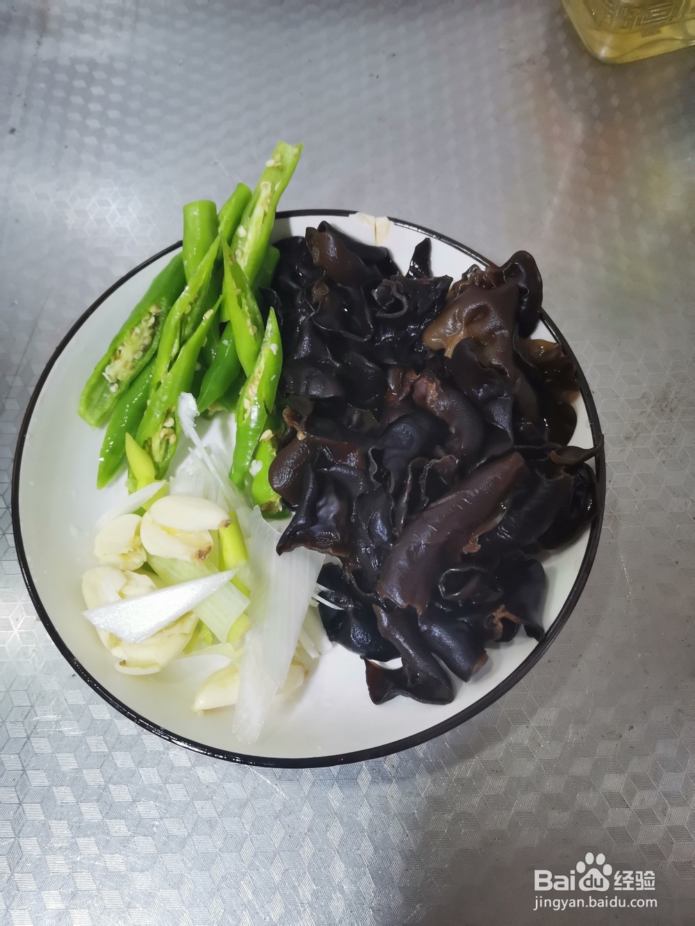 马蒂炒木耳的做法