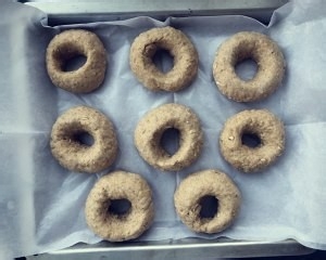 无油燕麦粗粮面包圈的做法