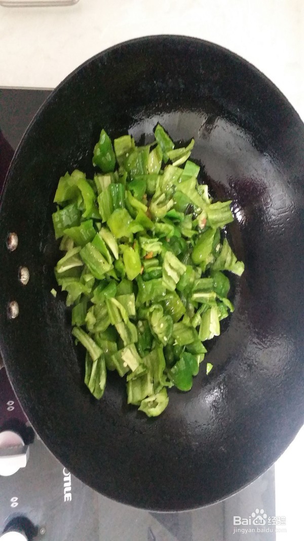 如何做出好吃下饭美味的蒜蓉酱爆青椒