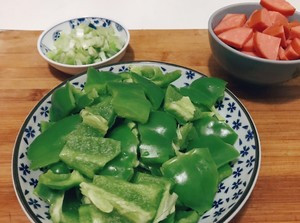辣椒炒火腿的做法
