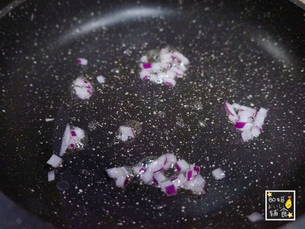 菠萝酸奶鲜虾拌乌冬