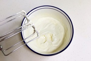 奶油水果华夫饼