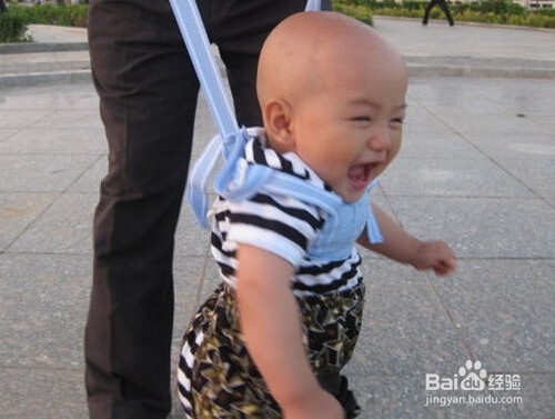 怎样避免孩子歪脖子？