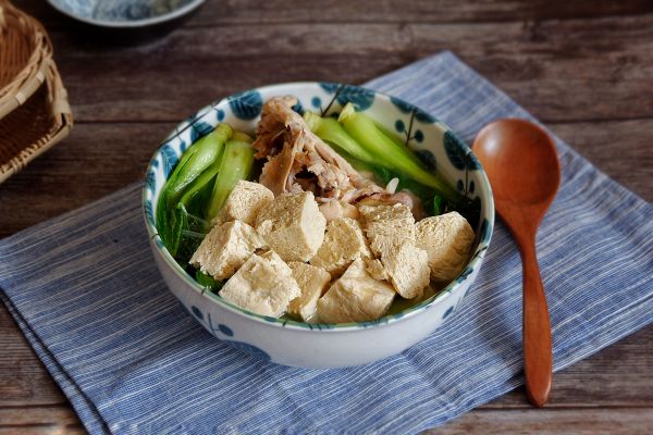 鸡汤青菜炖冻豆腐