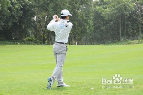 打高尔夫球的站姿怎样的