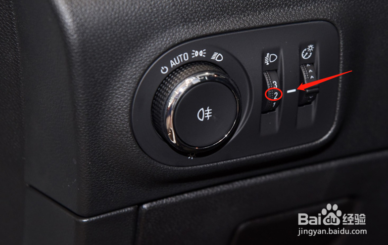 如何调节别克威朗车辆的灯光高度