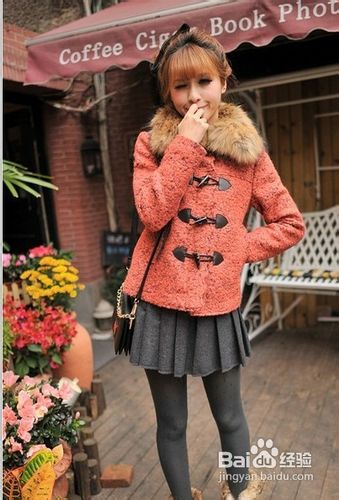 冬季怎样穿牛角扣外套最有学院范