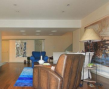 柚木强化地板+木纹砖打造雅致主义复式