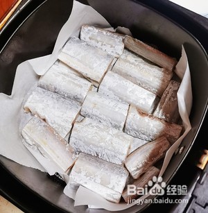 怎么用空气炸锅做带鱼不粘锅