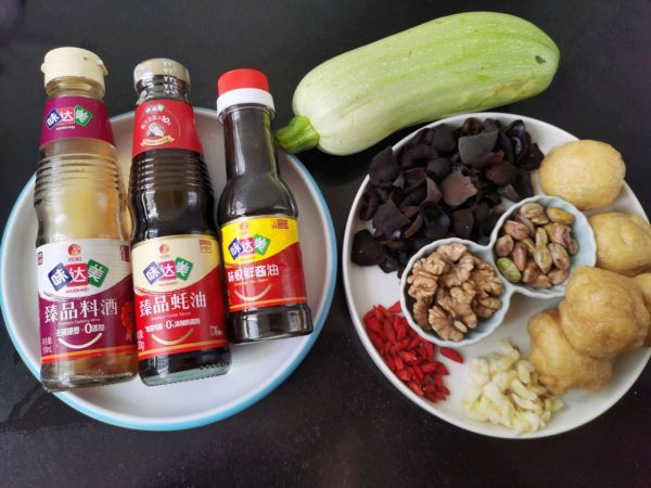 豆泡木耳炒西葫芦