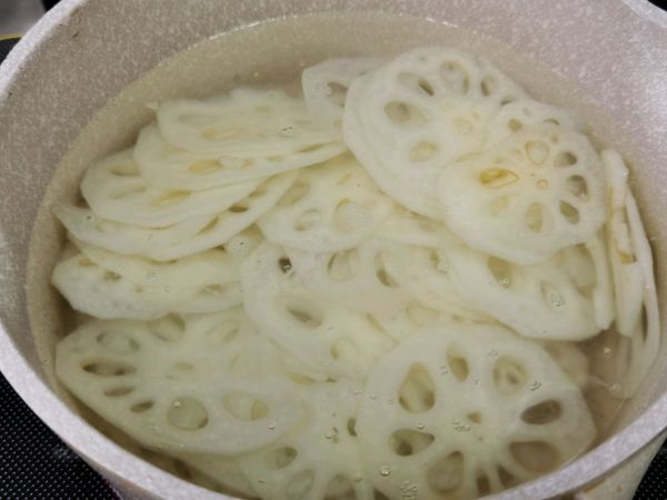 凉拌簑衣藕片丨拯救夏天无食欲