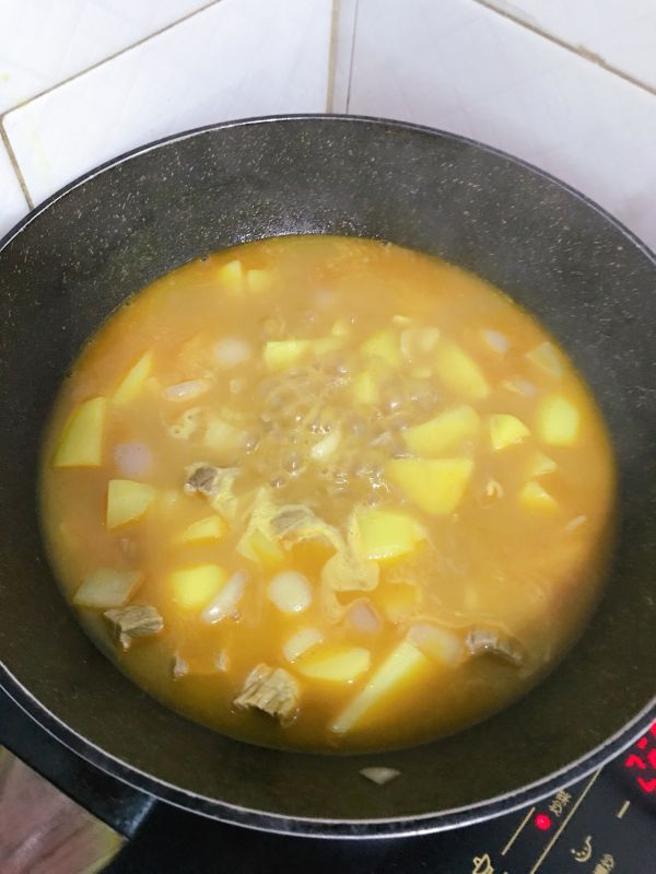 咖喱土豆牛肉拌饭