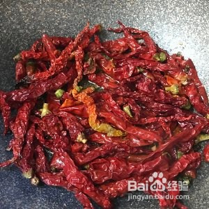 如何做出好吃的辣子鸡丁